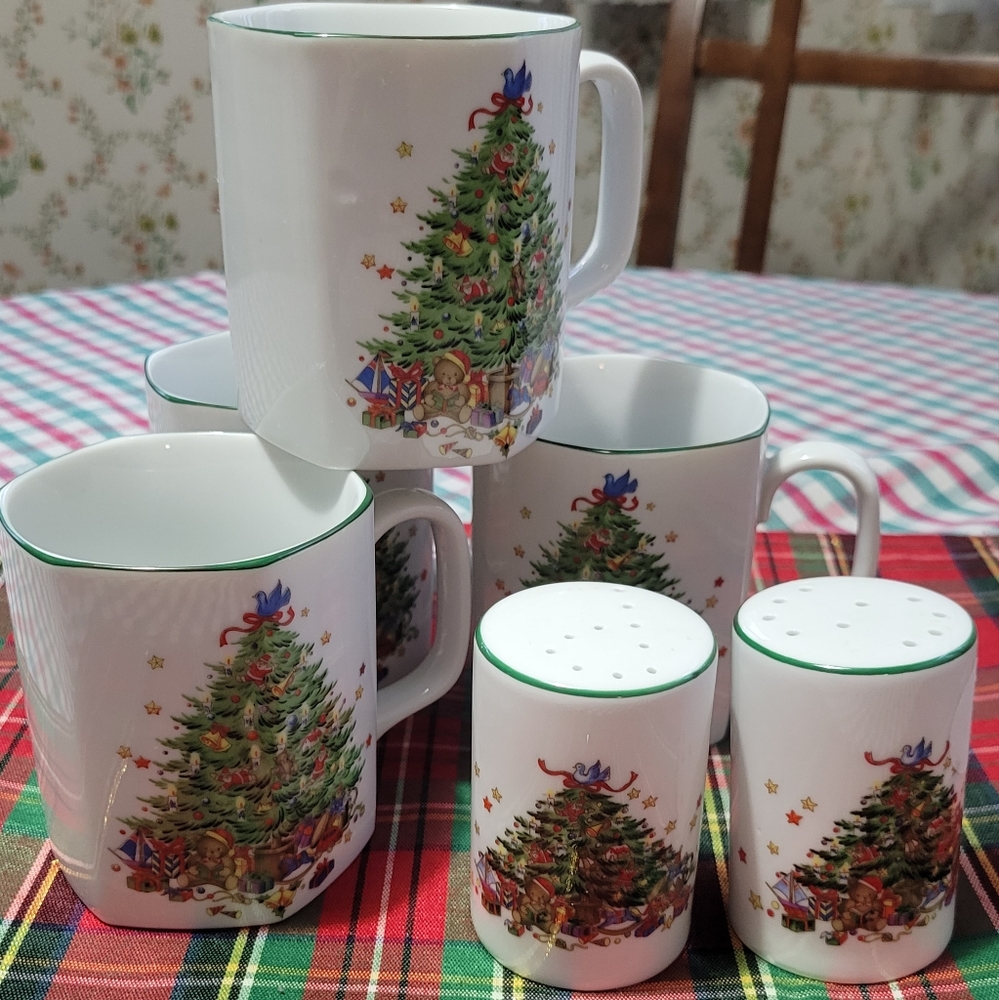 Seizan Fine China Christmas Mugs and Salt an Pepper Shaker. Very Rare Find!